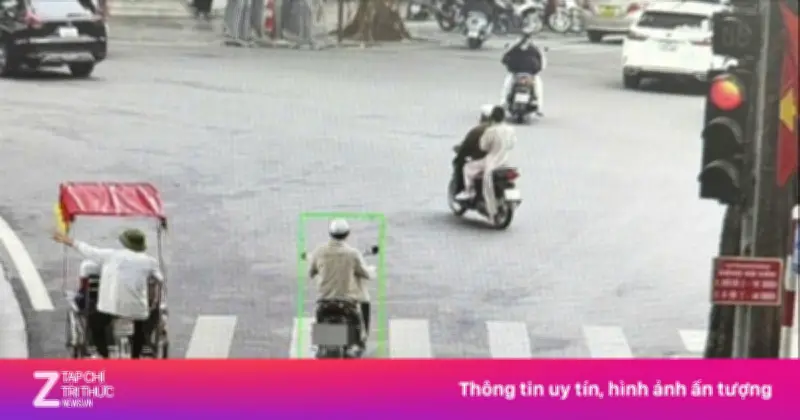 Hà Nội: Camera AI phát hiện 22 tài xế vượt đèn đỏ và 16 trường hợp không đội mũ bảo hiểm