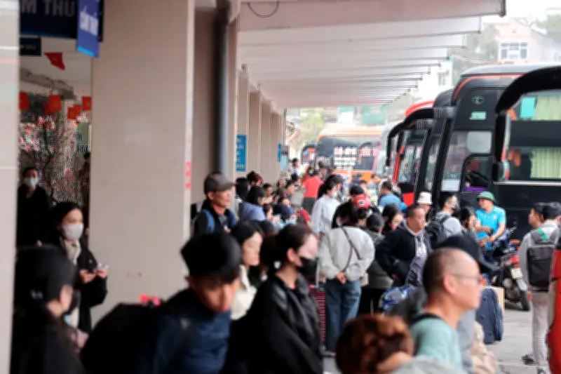 Hà Nội: Các bến xe nhộn nhịp trước Tết Bính Ngọ 2026, lượng khách tăng 400%