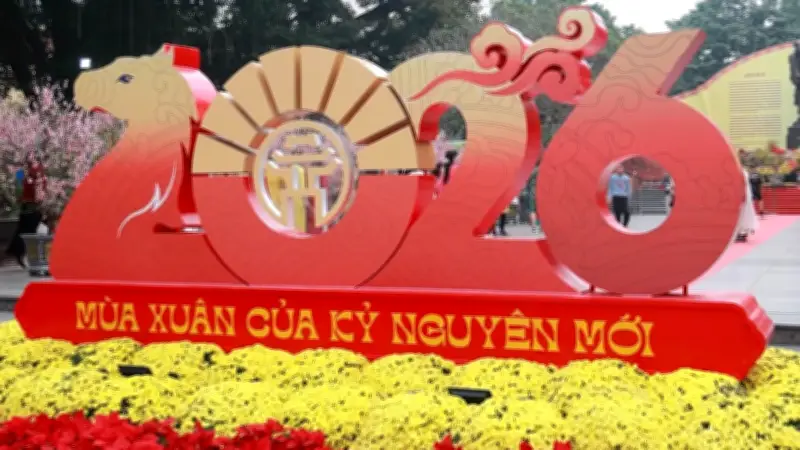 Hà Nội chào năm mới trong không khí yên bình, trầm lắng