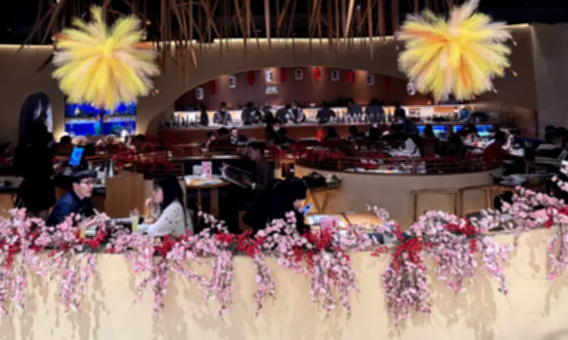 Hà Nội 'cháy' bàn đêm Valentine trùng 27 Tết, nhà hàng lớn quá tải