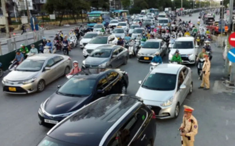 Hà Nội cấm xe taxi vào giờ cao điểm trên phố Khâm Thiên từ ngày 14/2