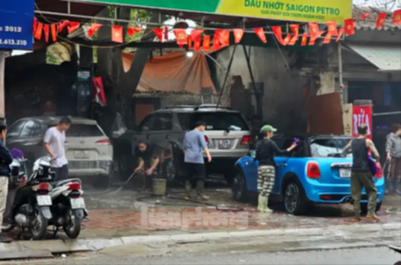 Hà Nội: Cận Tết, dịch vụ rửa xe ô tô vào mùa cao điểm, giá tăng gần gấp ba