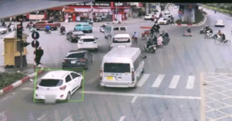Hà Nội công bố hơn 2.100 xe vi phạm giao thông qua camera AI