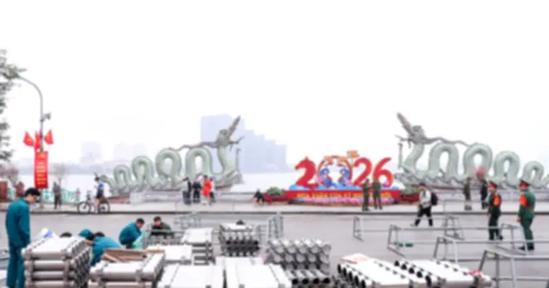 Hà Nội gấp rút lắp đặt pháo hoa đón giao thừa Tết Bính Ngọ 2026