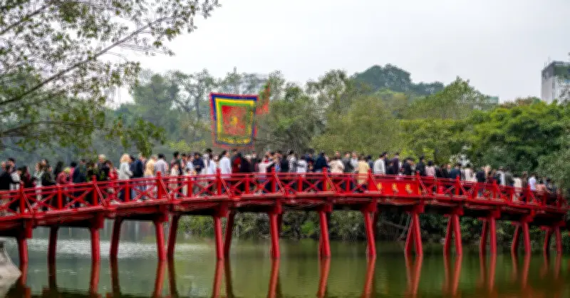 Hà Nội gây sốt với du khách Anh, lượt tìm kiếm chuyến bay tăng 103%