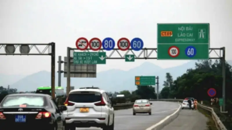 Hà Nội khôi phục đèn tín hiệu tại nút giao Quốc lộ 2 - cao tốc Nội Bài-Lào Cai