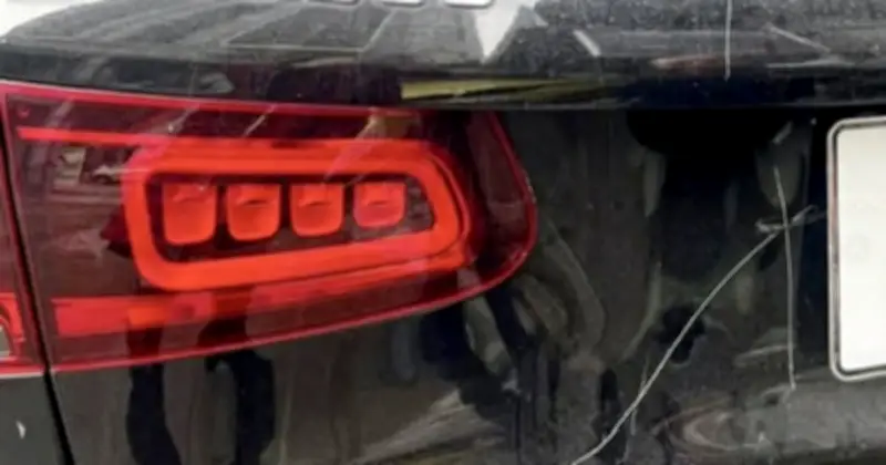 Hà Nội: Khởiốt vụ án phá hoại xe Mercedes GLC200, thiệt hại hơn 56 triệu đồng