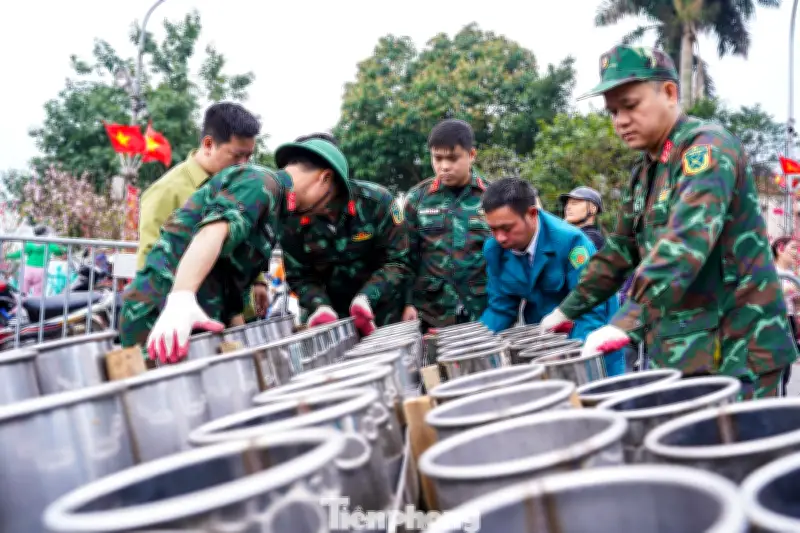 Hà Nội khẩn trương lắp đặt trận địa pháo hoa đón Tết Nguyên đán 2026