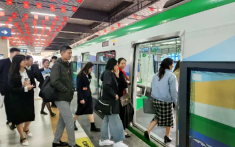 Hà Nội miễn phí vé metro và 128 tuyến buýt 9 ngày Tết, phục vụ đến 2h sáng mùng 1