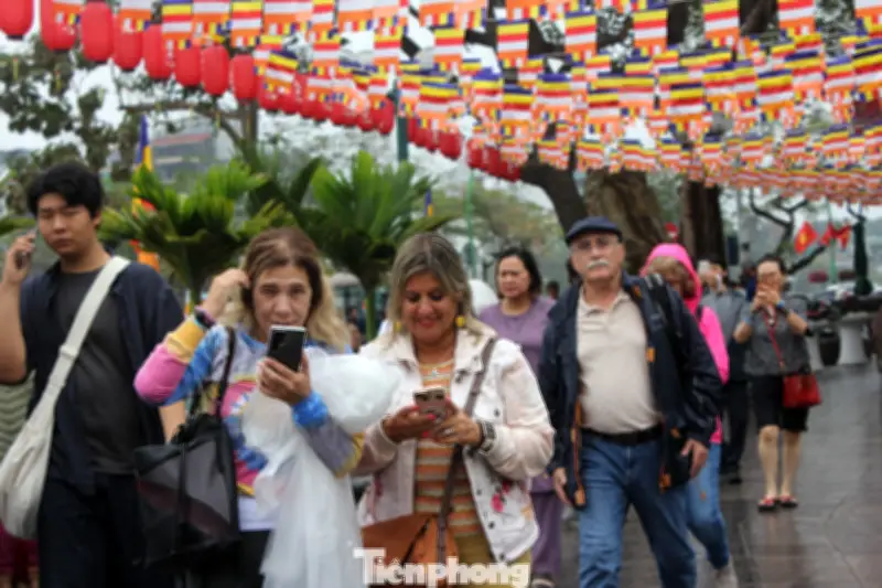 Hà Nội đón hơn 1,3 triệu lượt khách dịp Tết, du lịch quốc tế tăng mạnh 55%