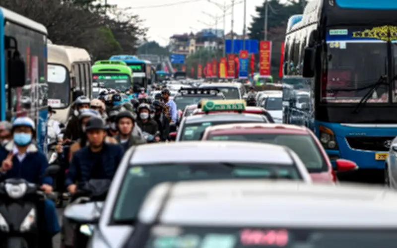 Hà Nội ùn tắc cục bộ khi người dân trở về sau Tết, cảnh báo giao thông ngày cuối kỳ nghỉ