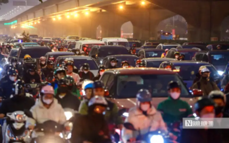 Hà Nội ùn tắc nghiêm trọng cận Tết Bính Ngọ 2026, nhiều tuyến phố đông nghẹt