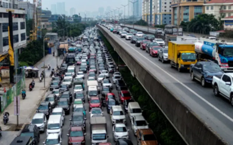 Hà Nội ùn tắc nghiêm trọng trước Tết Bính Ngọ 2026, nhiều tuyến đường kẹt cứng xe