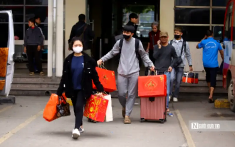 Hà Nội ùn tắc trước Tết, dòng người đổ về quê sớm tránh kẹt xe