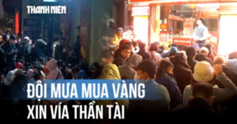 Hà Nội: Người dân xếp hàng mua vàng từ sáng sớm cầu may ngày vía Thần Tài