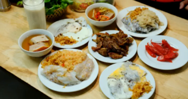 Hà Nội: Nhiều quán ăn giải ngán dịp đầu năm, cơ quan mở cửa xuyên Tết