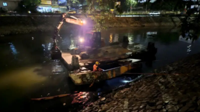 Hà Nội nạo vét khẩn cấp sông Kim Ngưu, cải thiện tiêu thoát nước và môi trường