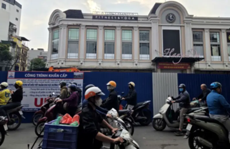 Hà Nội Phân Luồng Giao Thông Trên Đường Xuân Tảo, Đại Lộ Thăng Long Để Chống Ngập