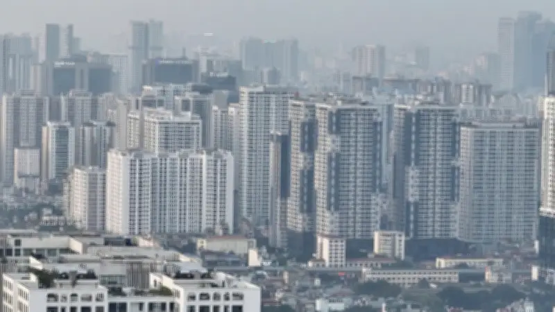 Hà Nội phân quyền cấp xã quản lý nhà chung cư, giá vàng trở lại mốc 5.000 USD