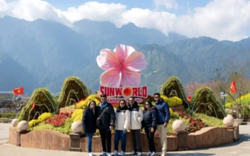 Hà Nội, Sa Pa, Hạ Long, Hà Nam rộn ràng đón khách du xuân Bính Ngọ