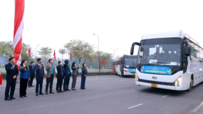 Hà Nội tổ chức xe miễn phí đưa 1.200 công nhân về quê đón Tết Bính Ngọ 2026