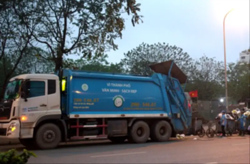 Hà Nội thí điểm thu gom rác từ 20h để giảm ùn tắc giao thông giờ cao điểm