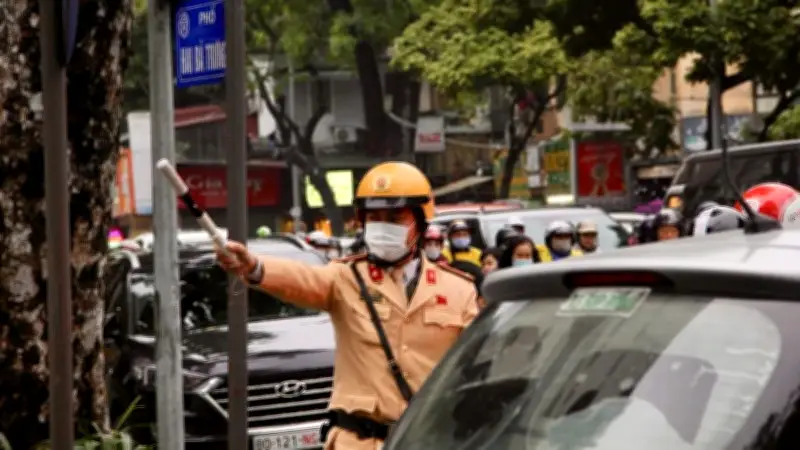 Hà Nội tăng cường kiểm soát vận tải, xử lý hàng trăm vi phạm giao thông dịp cận Tết