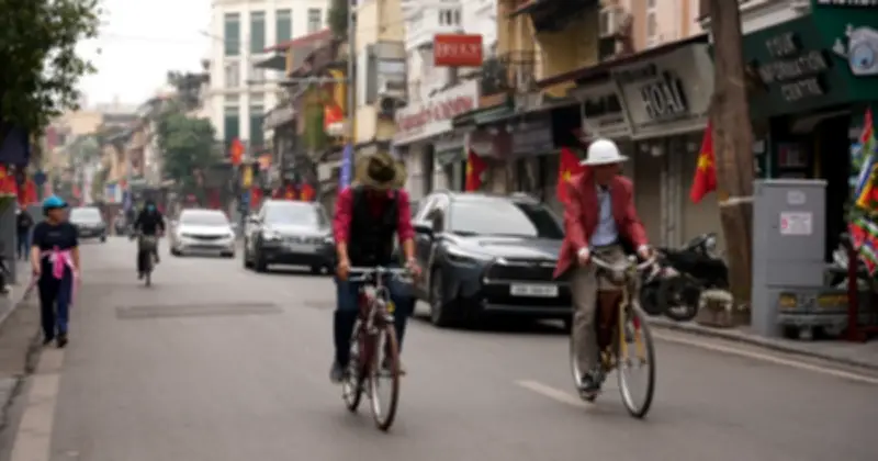 Hà Nội và TP.HCM tĩnh lặng hiếm hoi trong sáng mùng 1 Tết Bính Ngọ