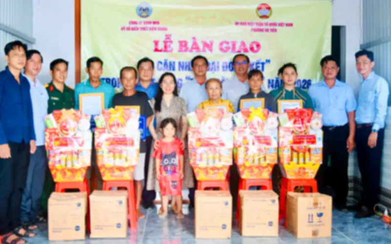 Hà Tiên Trao Nhà Đại Đoàn Kết, Quà Tết Cho Người Dân Nghèo Biên Giới