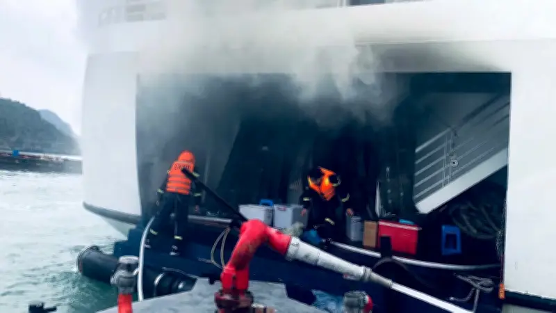 Hỏa hoạn trên tàu du lịch ở Cát Bà, 32 người được giải cứu an toàn