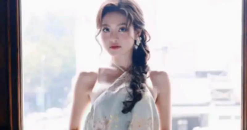 Họa Tiết Hoa Thống Lĩnh Xu Hướng Thời Trang Xuân: Từ Áo Dài Đến Đầm Ngắn