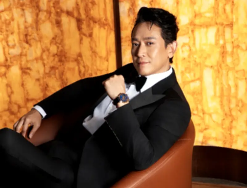 Hứa Vĩ Văn: 'Mưa đỏ' là khoảng lặng để tái tạo năng lượng, không đặt nặng danh xưng 'ngôi sao trăm tỷ'