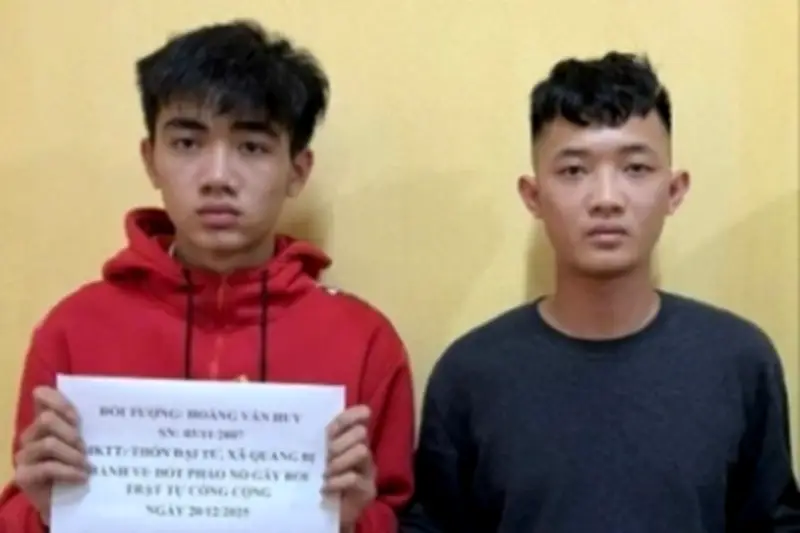 Hai thanh niên ở Hà Nội bị khởi tố vì đốt pháo gây rối trật tự công cộng