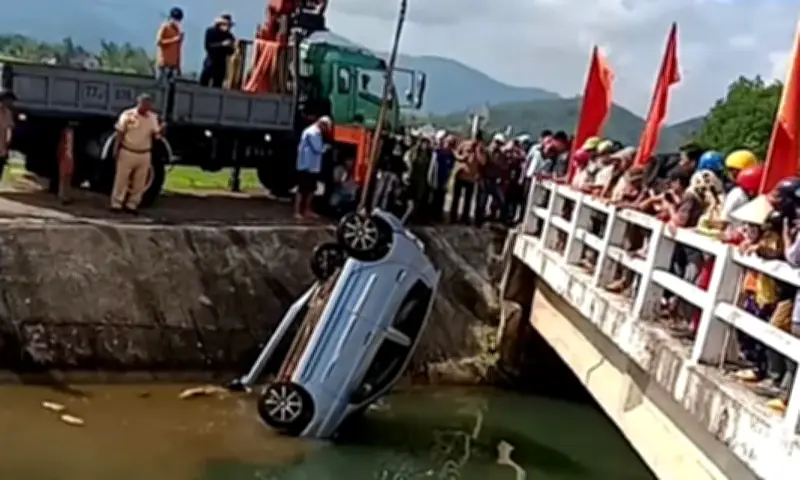 Hai thi thể cùng ôtô dưới mương nước ở Gia Lai: Nghi vấn tai nạn do lái xe buồn ngủ