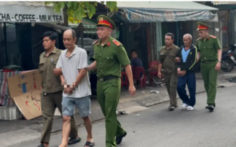 Hai tài xế BMW và xe máy bị khởi tố vì đánh nhau giữa đường sau va chạm