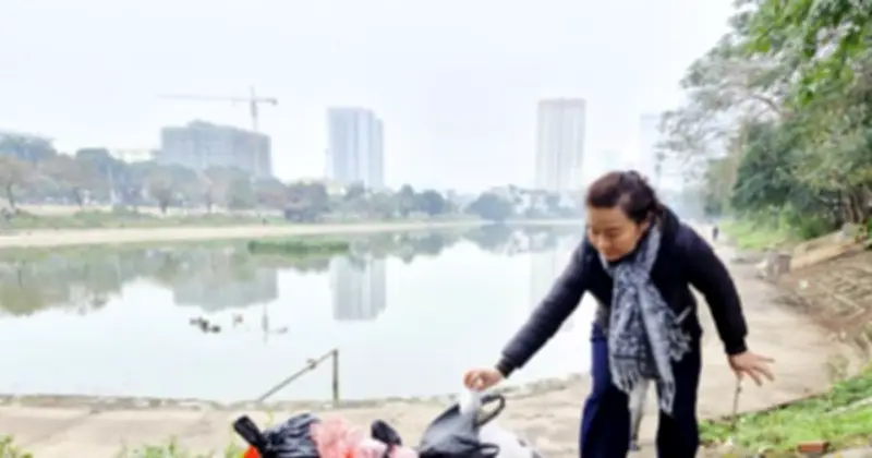 Hà Nội: Thả cá 23 tháng Chạp văn minh, ý thức bảo vệ môi trường được nâng cao