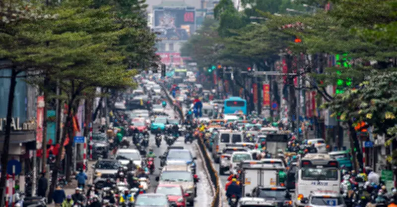 Hà Nội ùn tắc nghiêm trọng dịp cận Tết, nhiều tuyến đường kẹt cứng từ sáng đến chiều