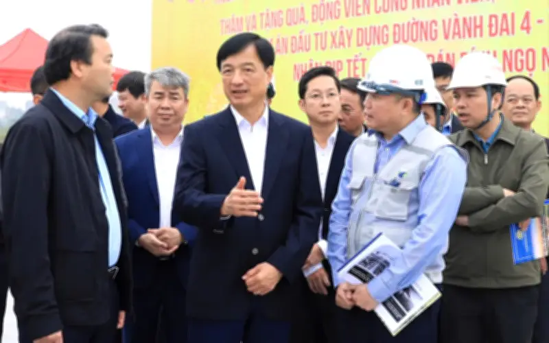 Bí thư Hà Nội thị sát công trường cầu Hồng Hà, thúc đẩy tiến độ vành đai 4