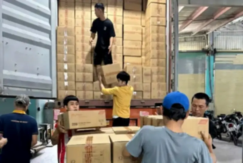 Sinh viên Hà Nội tăng ca đêm liên tục trước Tết: Thu nhập cao nhưng rủi ro pháp lý