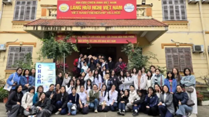 Học Sinh Chuyên Sử Gieo Tri Ân Tại Làng Hữu Nghị Việt Nam Qua Hành Động Thực Tế