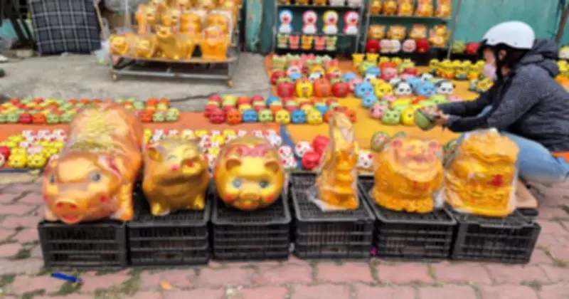 Heo đất 'tái xuất' ở TP.HCM: Người trẻ tìm về cách tiết kiệm truyền thống