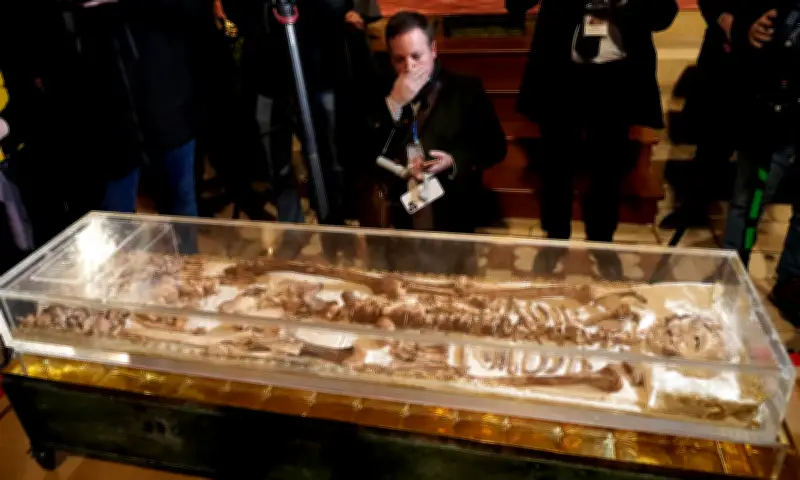 Hài Cốt Thánh Francis Trưng Bày Sau 800 Năm Tại Italy, Thu Hút Hàng Trăm Ngàn Người