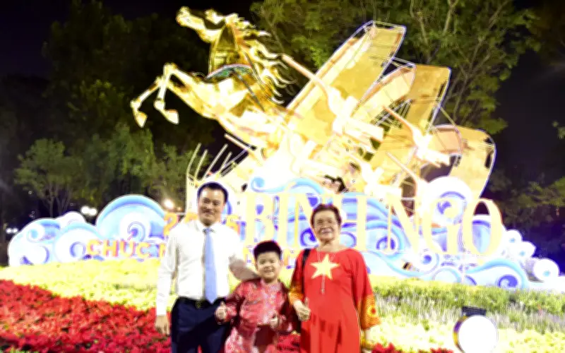 Hội Hoa Xuân TP.HCM 2026 Khai Mạc Rực Rỡ Với Linh Vật Ngựa Và Diễu Hành Nghệ Thuật Độc Đáo