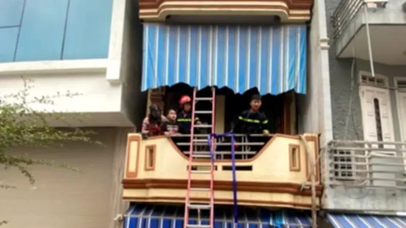 Hải Phòng: Kịp thời cứu 2 người trong đám cháy nhà 3 tầng sáng mùng 1 Tết