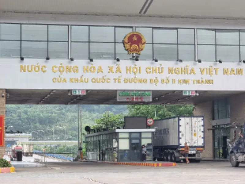 Hải Quan Làm Việc Xuyên Tết, Thông Quan Nông Sản Xuất Khẩu Ngay Mùng 1