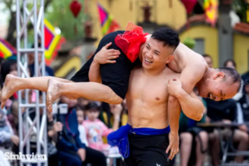 Hội Vật Triều Khúc: Sự Giao Thoa Độc Đáo Giữa Vật Cổ Truyền Và Võ Sĩ MMA Hiện Đại