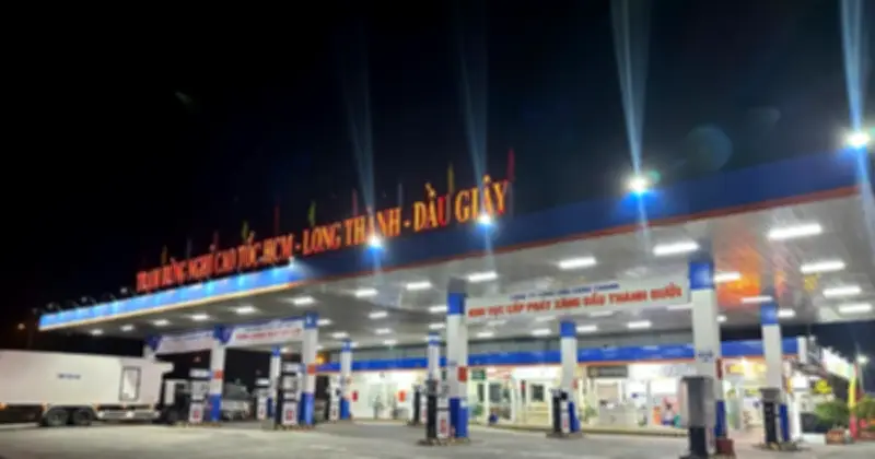 Cao tốc giáp Tết 2026: Thiếu trạm xăng trầm trọng, tài xế đối mặt nguy cơ hết nhiên liệu