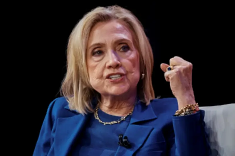 Hillary Clinton phủ nhận mọi liên hệ với tội ác của tỉ phú ấu dâm Jeffrey Epstein