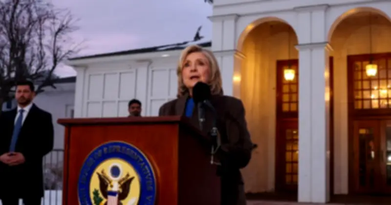 Hillary Clinton thách thức ủy ban chất vấn Trump về mối liên hệ với Epstein