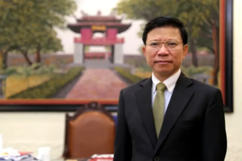 Hiệu trưởng Đại học Khoa học Xã hội và Nhân văn nhận Huân chương Cành cọ Hàn lâm Pháp